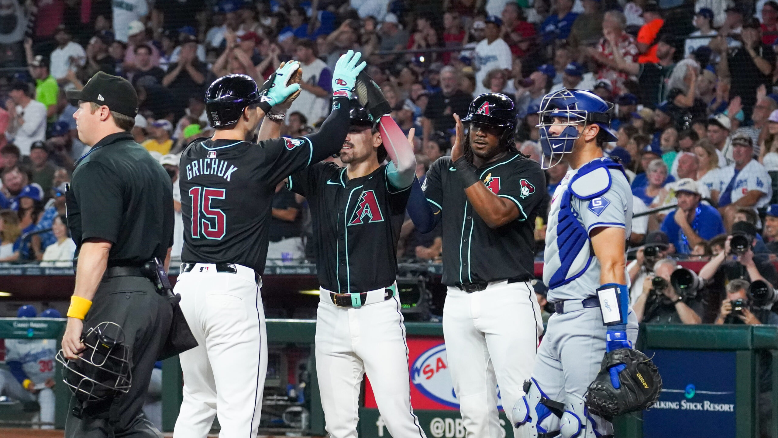 Diamondbacks rally for 8-run inning, Dodgers wave white flag at Chase Field