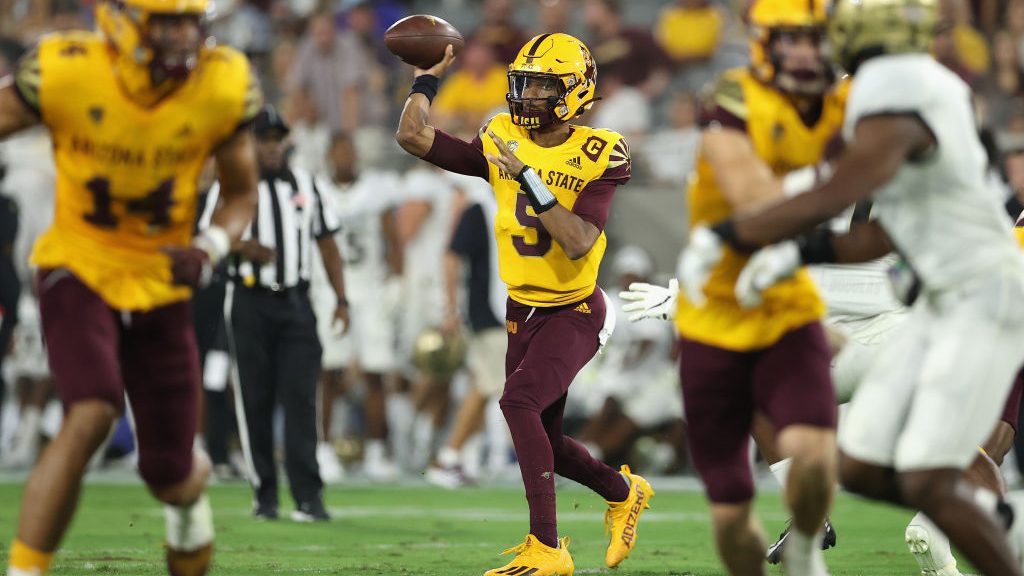 Quarterback Jayden Daniels #5 of the Arizona State Sun Devils throws a pass during the first half o...