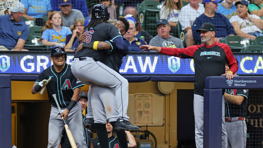 D-backs score 7 runs in 3rd inning against Brewers