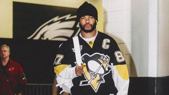 Kyler Murray wears a Sidney Crosby sweater before facing the Philadelphia Eagles on Dec. 31, 2023....