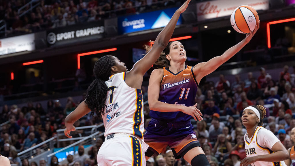 Rebecca Allen #11 of the Phoenix Mercury shoots the ball...