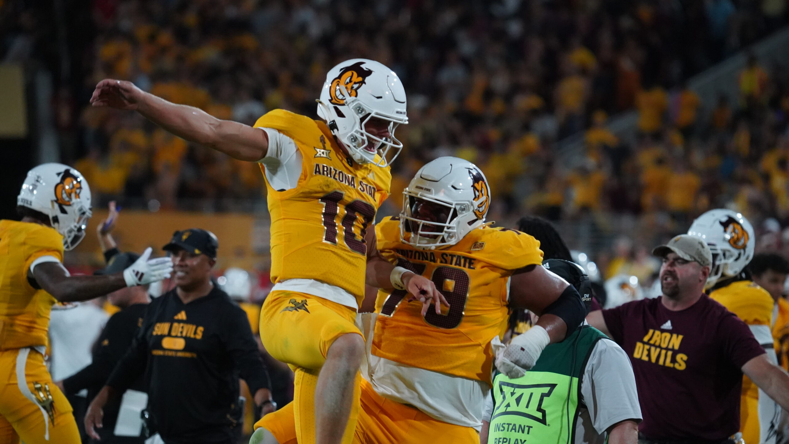 Arizona State's Sam Leavitt rushes in touchdown to cap opening drive vs. Mississippi State