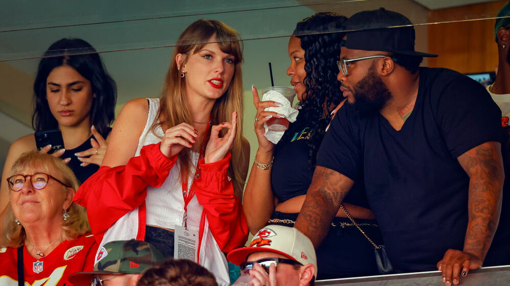 Taylor Swift at Chiefs-Bears to watch Travis Kelce...